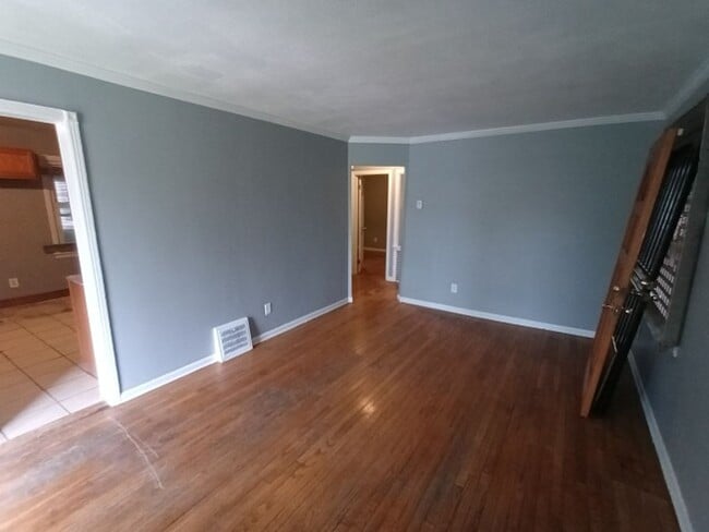 Photo - EAST SIDE - 3bd Brick Bungalow $1100/mo