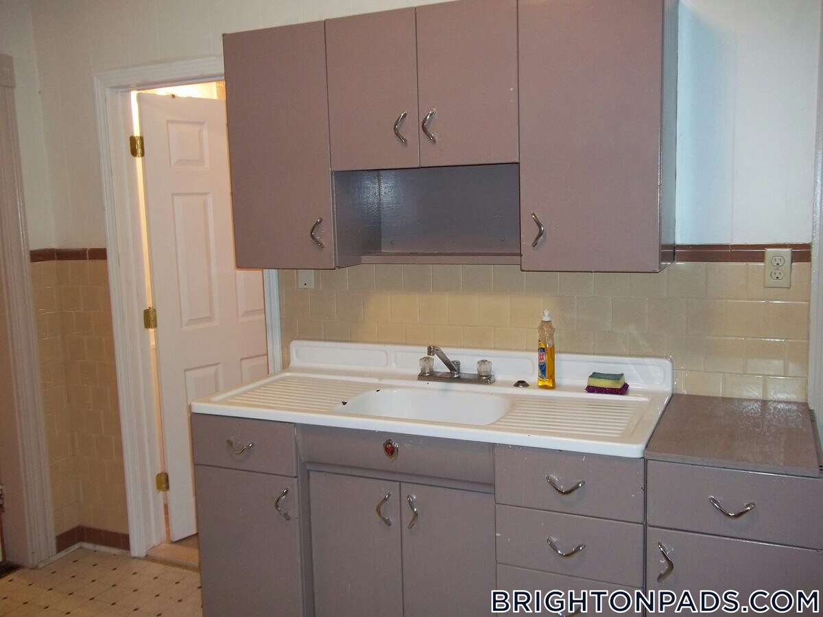 Photo - 72 Antwerp St