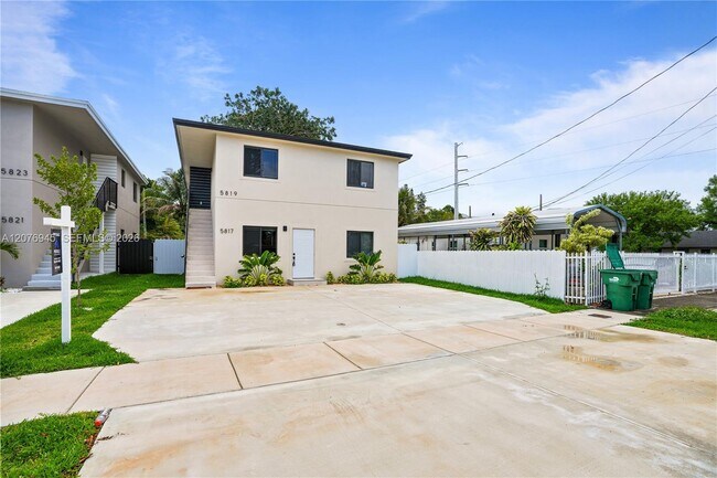Photo - 5819 NW 30th Ave Unit 5819