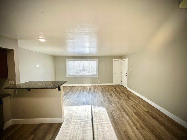 Building Photo - 15623 Greenwood Rd Unit 1S