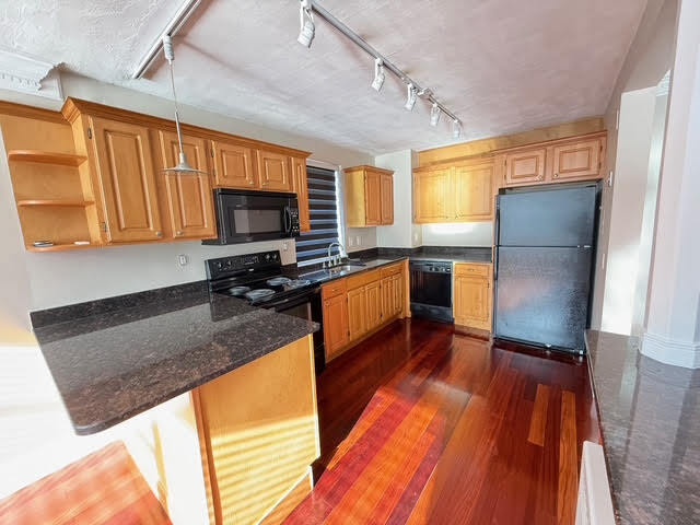 Photo - 2 Hammond Pond Pkwy Unidad 203