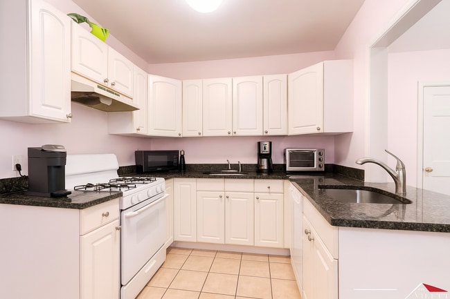 62 Egmont St Unit 1