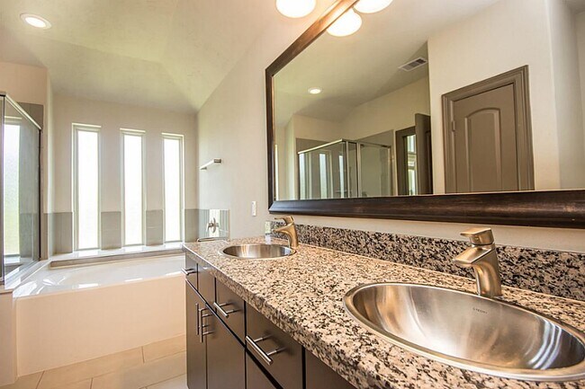 Photo - 63 Aventura Pl