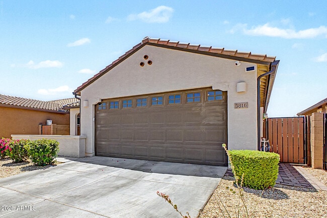 5816 N 90th Dr