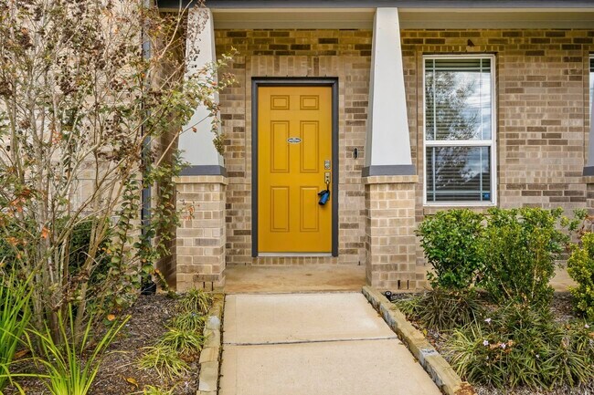 Photo - 8038 Scanlan Trce