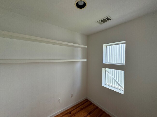 Photo - 2605 Calumet St