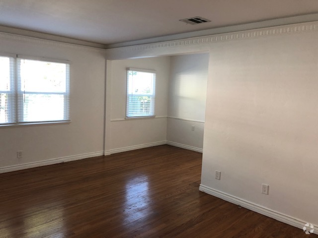 Building Photo - 647 N Hollywood Way Unit Great  with private g Rental