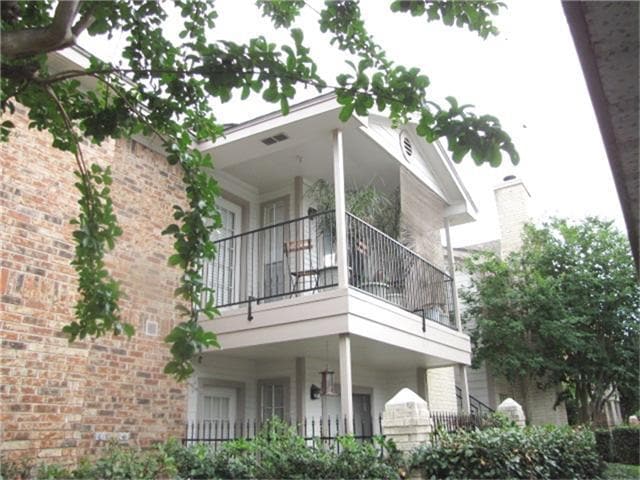 Building Photo - 2121 Hepburn St Unit 408