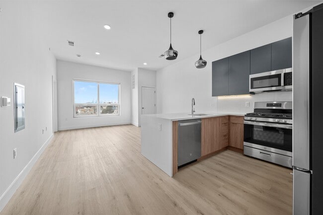 Photo - 17 Ave E Unit 506