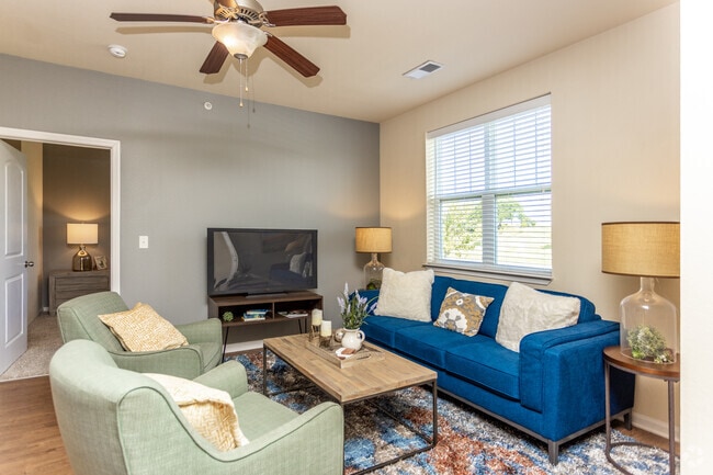 1BR, 1BA - Grand Terrace/841 SF