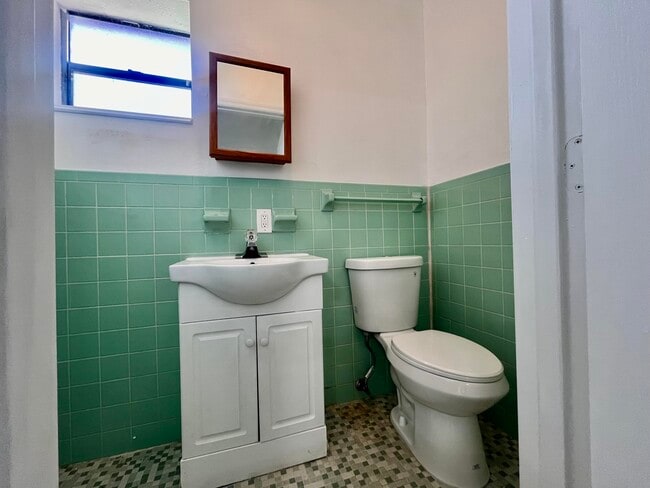 Photo - 395 Schoolhouse Ln