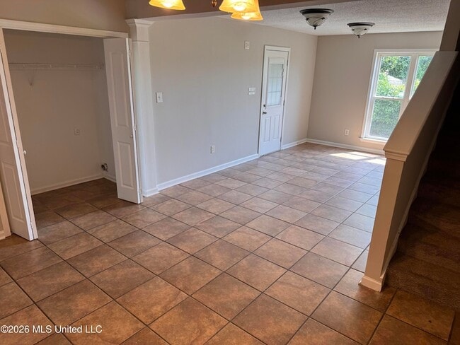Photo - 5628 Kaitlyn Dr E