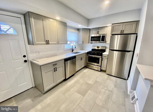 Photo - 209 Daly St