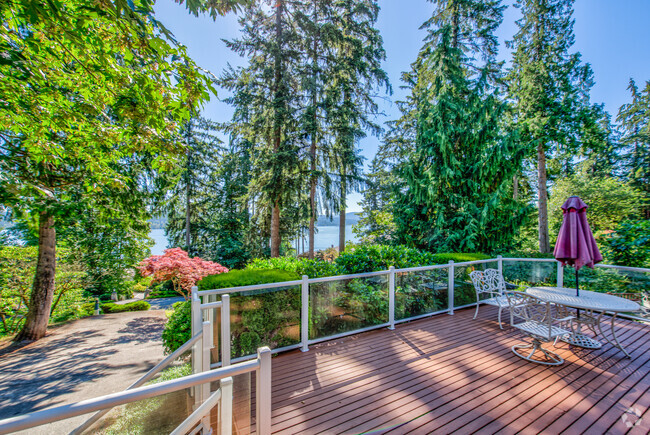 Building Photo - 2243 W Lake Sammamish Pkwy SE Rental