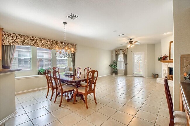 Photo - 18720 Royal Pointe Dr