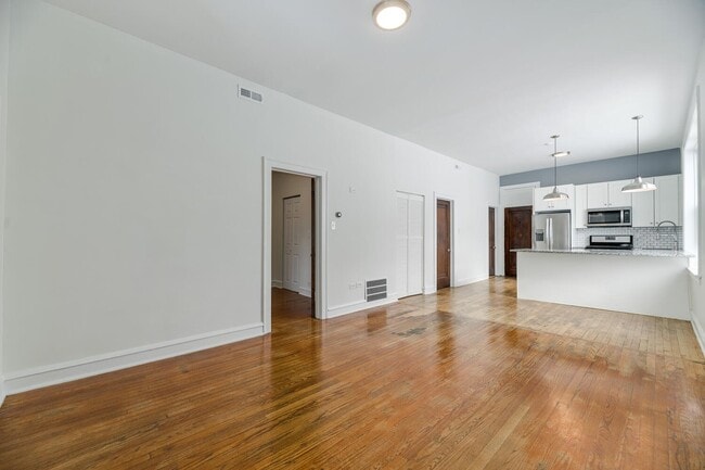 Photo - 916 N Ashland Ave Unit 3R