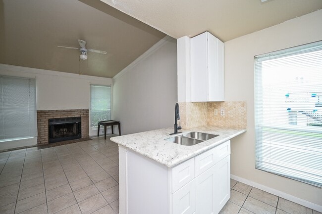 Photo - 3900 Woodchase Dr Unit 86