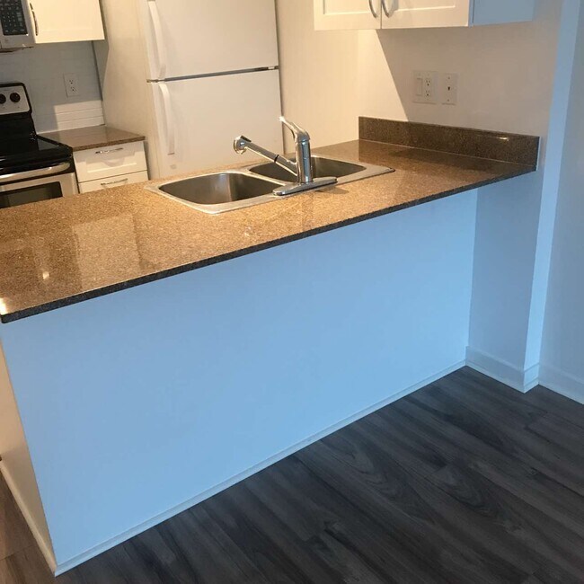 Photo - 938 Smithe St