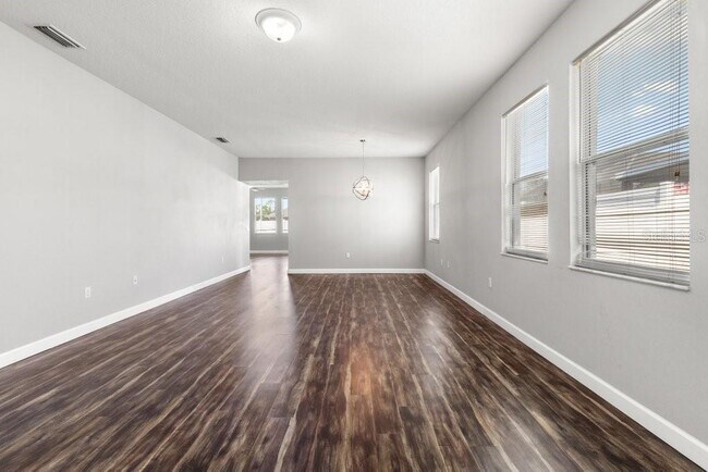 Photo - 5713 Hawkpark Blvd