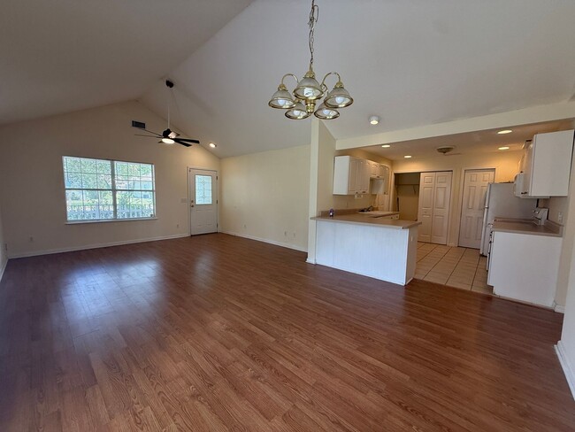 Photo - 221 Millcrest Dr