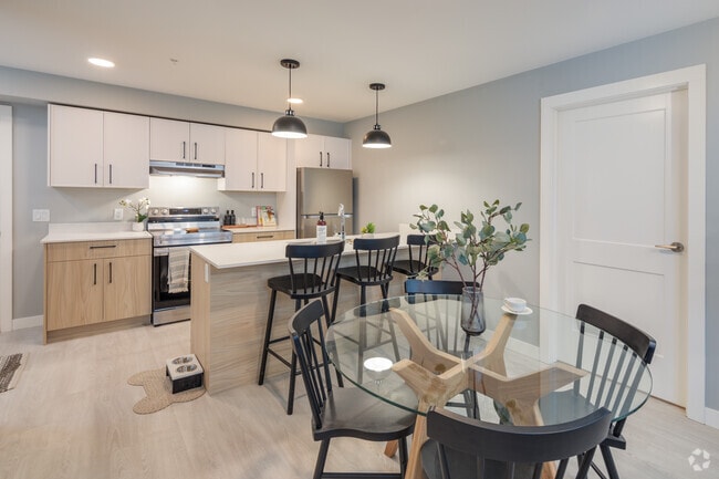 2BR, 2BA - 732SF - The Arborwood