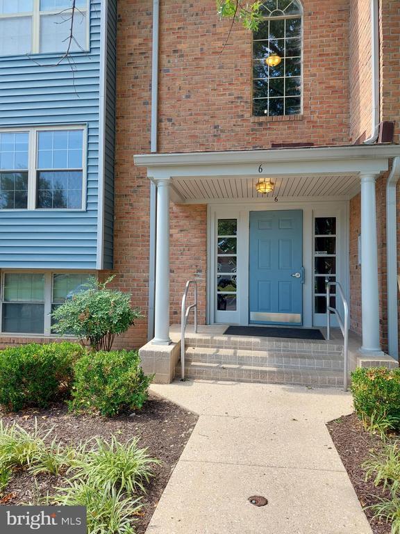 Building Photo - 6 Cloverwood Ct Unit 201 Rental