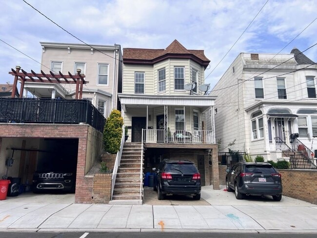 Building Photo - 618 16th St Rental