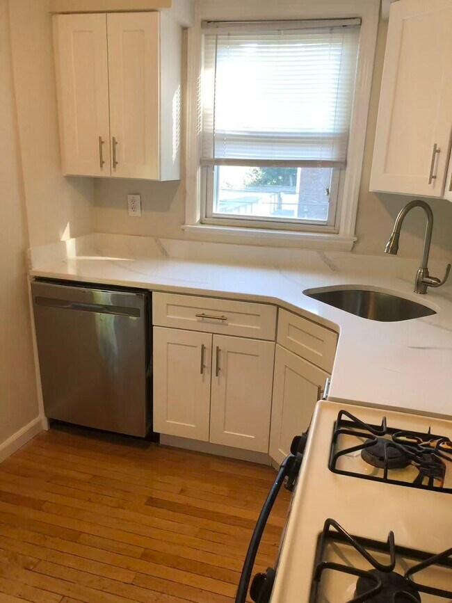 Photo - 349 Bloomfield Ave Unit 31