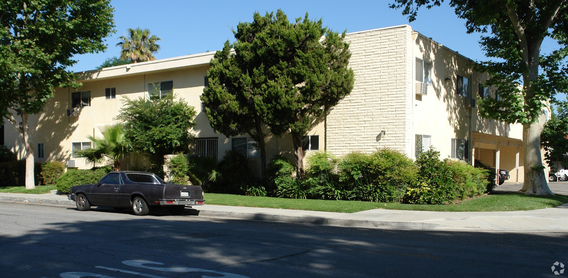 Photo - Oak Manor