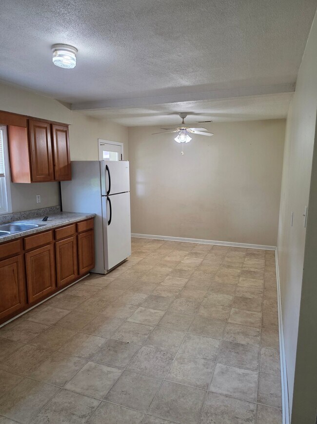 Photo - 2805 Rhodelia Rd
