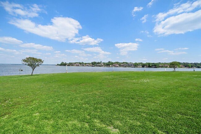 Photo - 142 April Point Dr S