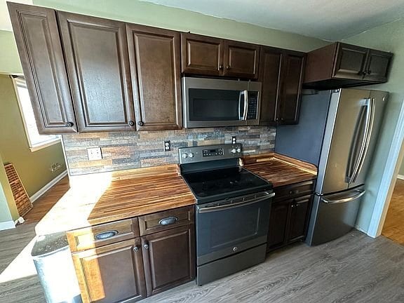 Photo - 105 Meadowview Dr