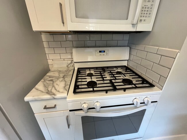 Photo - SJK Dwellings LLC Unit 924 N 35th Street