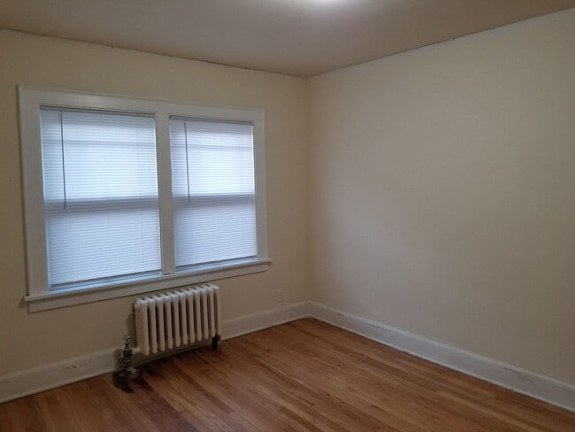 Photo - 2009-2011 University Ave Unit 2011-2