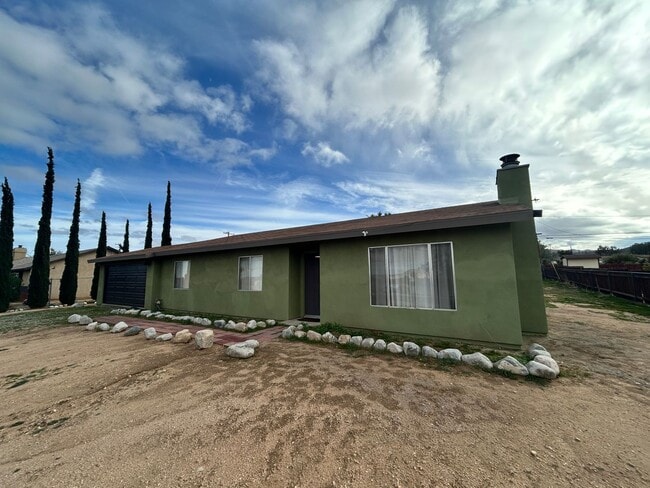 Photo - 3-bedroom 2 bath Home with Central AC - Fully Furnished