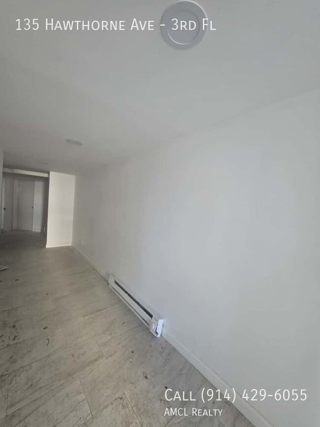Building Photo - 135 Hawthorne Ave Unit 3rd Fl