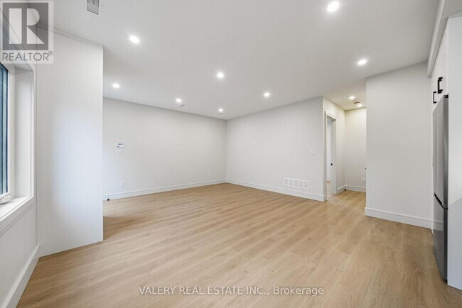 Photo - 131 Dovercourt Rd