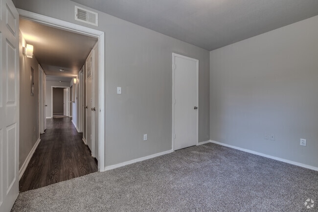 3BR, 2BA -1085SF