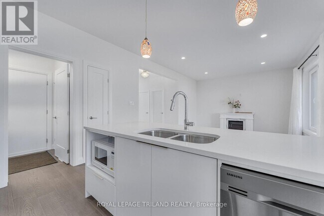 Photo - 1719 Applerock Ave