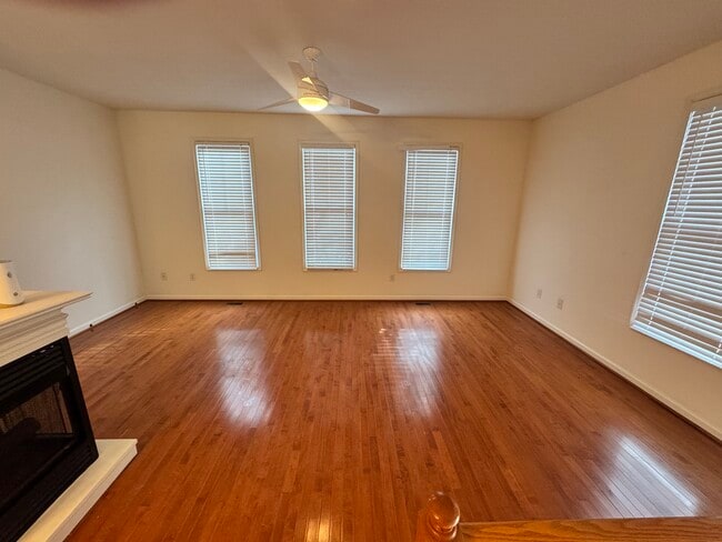 Photo - 2195 Deyerle Ave