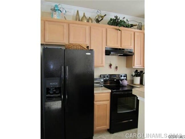 Photo - 3BR End Unit Townhome in Summers Walk