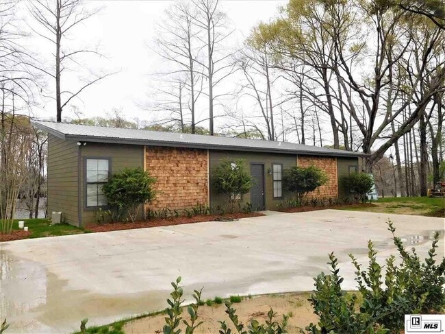 Building Photo - 2 Bedroom, 2 Bath on Bayou Desiard
