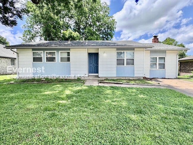 Photo - 606 N Village Ave