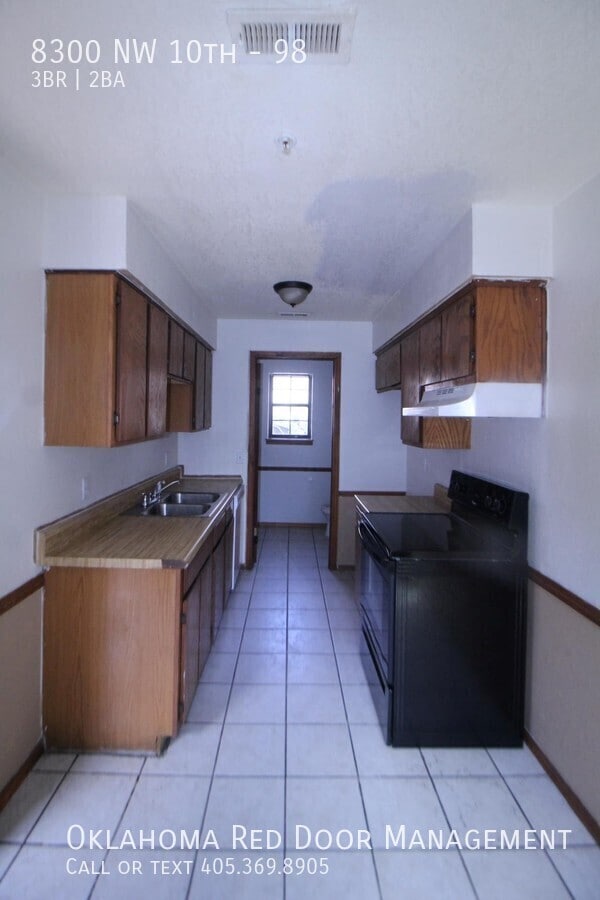 Photo - 8300 NW 10th St