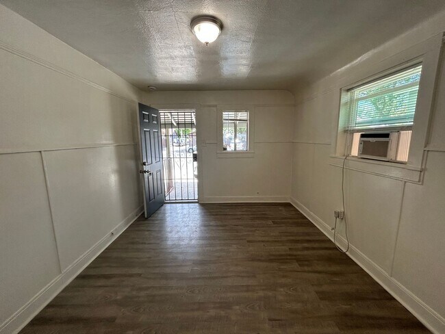 Photo - 3569 - Ostium Fructus Unit 618 J Street