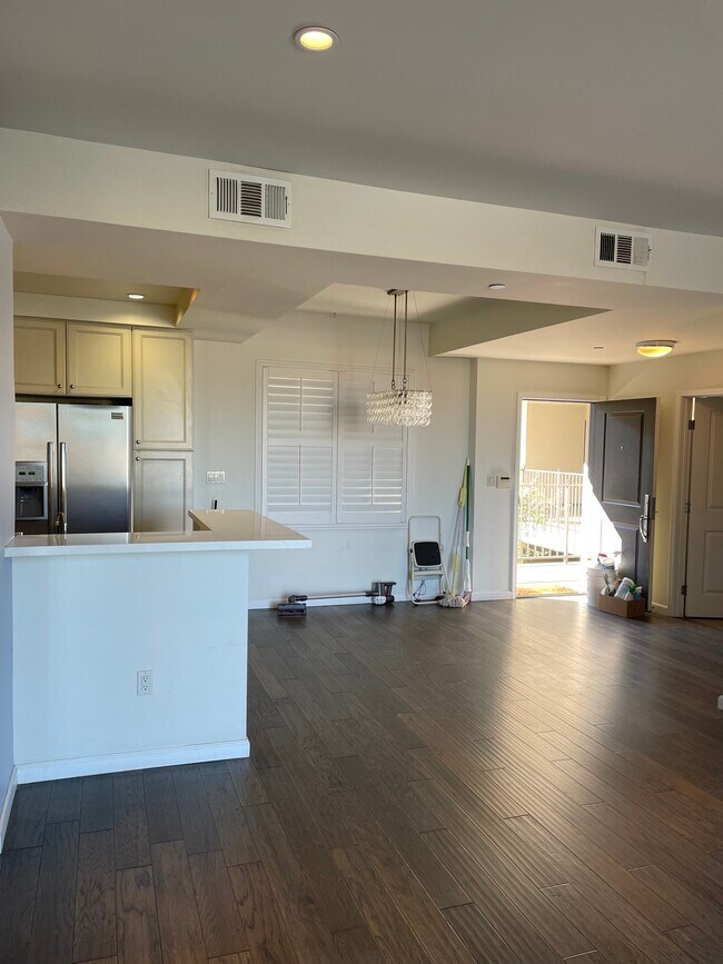 Photo - 1625 Granville Ave Unit 205