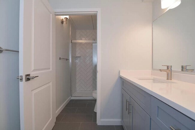 Photo - 1925 Commonwealth Ave