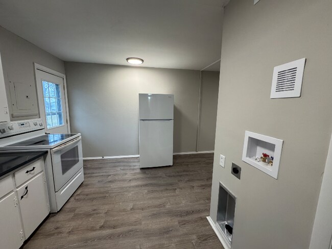 Photo - 204 W 5th St Unit 2