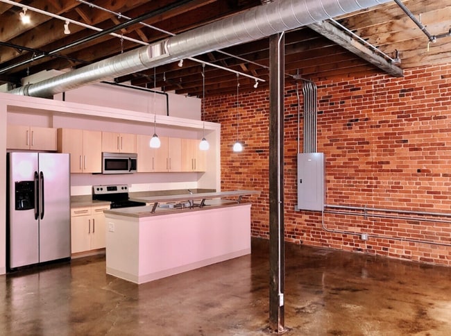 Building Photo - 1230 P St Unit Apt 1