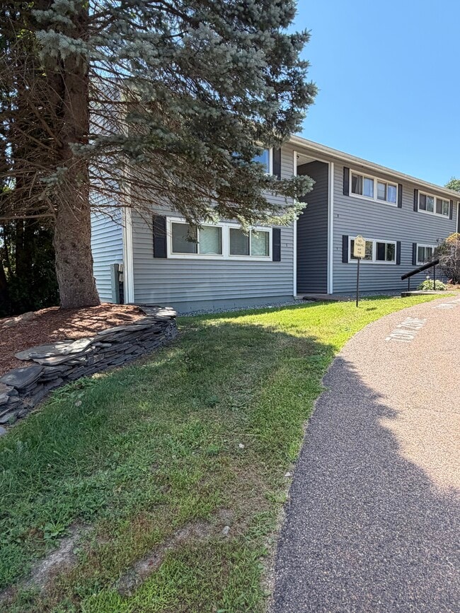 Building Photo - 92 Quarry Hill Rd Unit 11